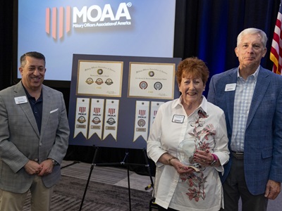 Pat Miller receives award